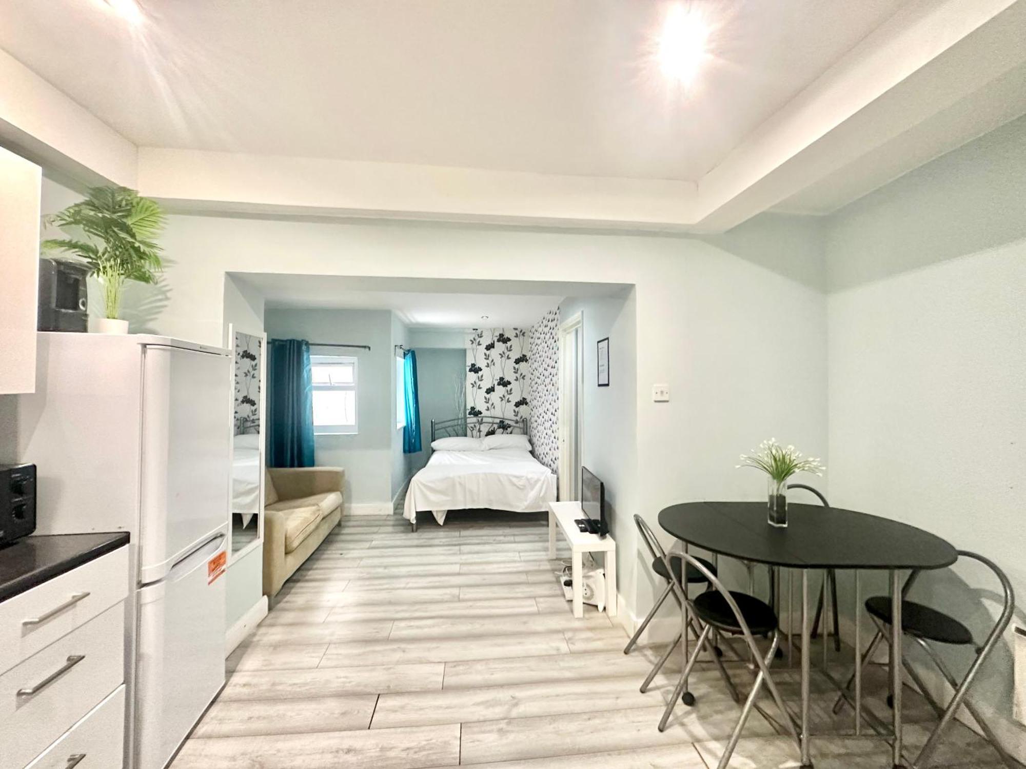 Kings Cross Guest House Лондон Экстерьер фото